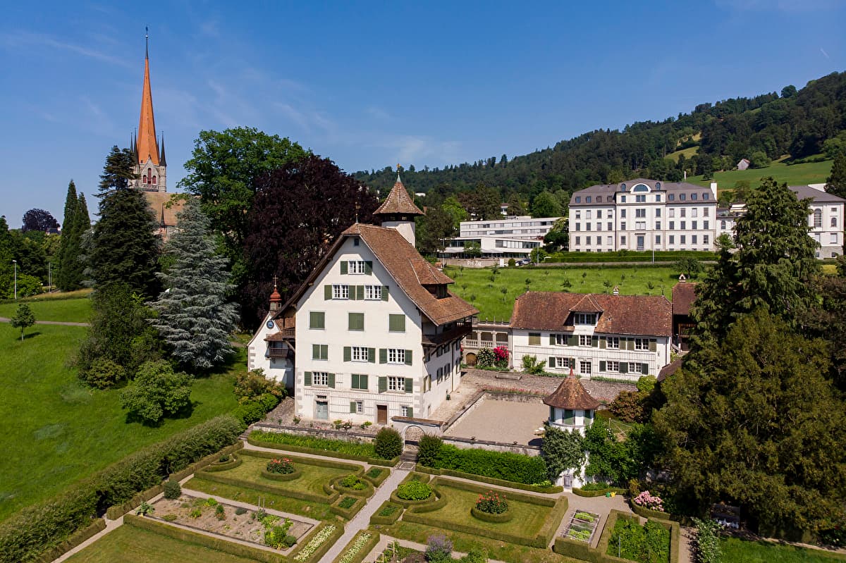 Zurlaubenhof Zug – historisches Ensemble mit Garten